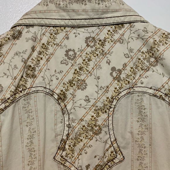 Arizona Jeans Co. western style women’s button up shirt - Picture 9 of 13